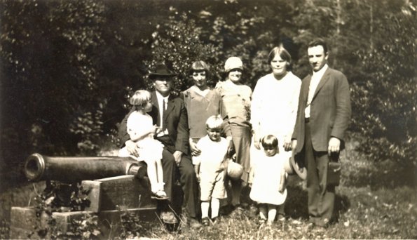 1928_familyCannon